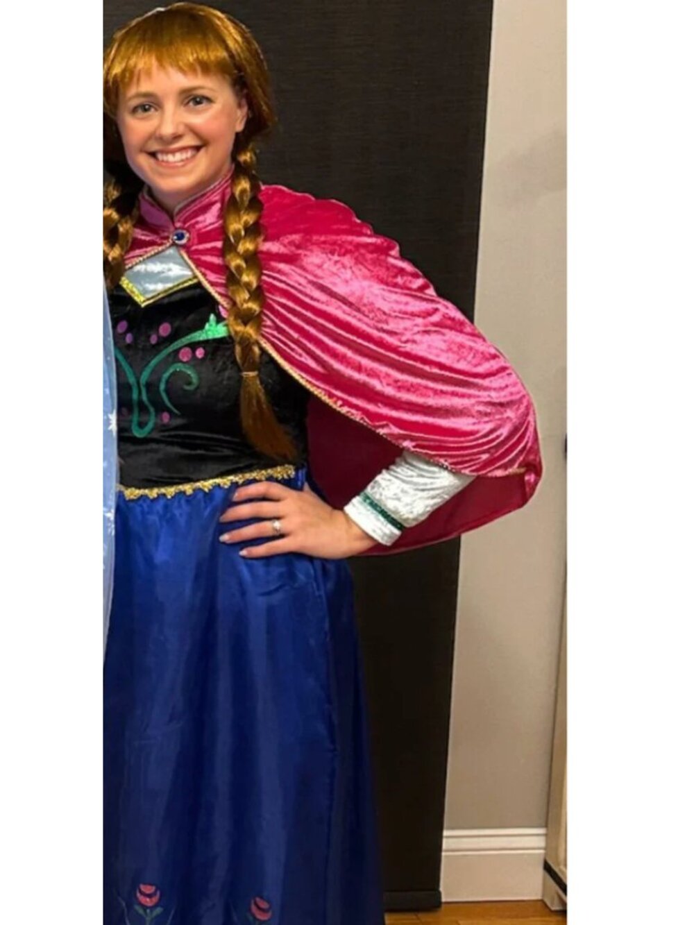 Anna Frozen Halloween Costume: Women's Size: S (4-6) with Cosplay Wig